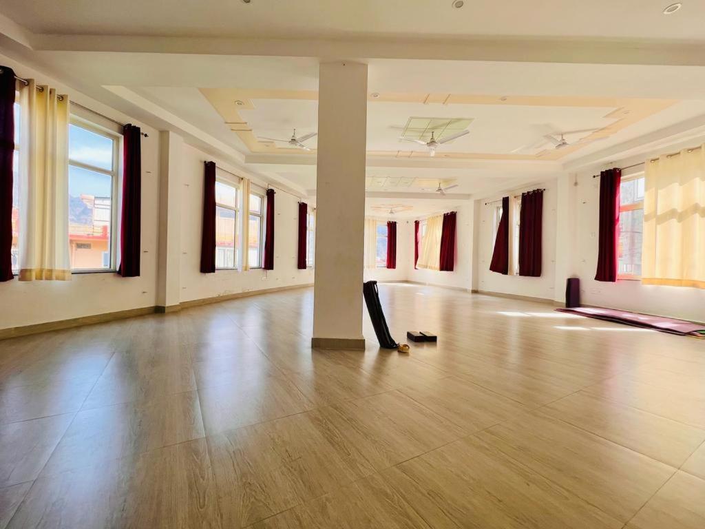 Hotel Paradise Palm Ришикеш Экстерьер фото